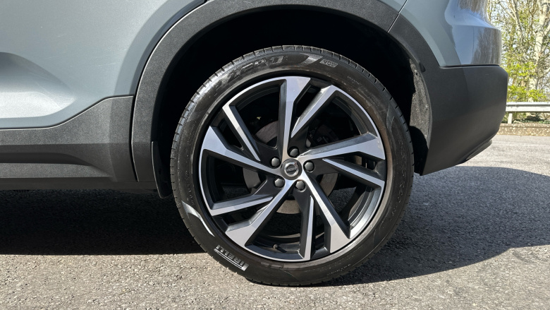 Volvo Xc40 2.0 B4P R DESIGN Pro 5dr Auto Petrol Estate